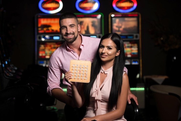 Croupier announcing the winning number after the ball settles spinbet99 login live dealer announcing result after ball settles